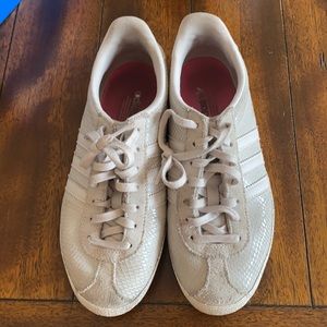 Adidas Gazelle sport shoes